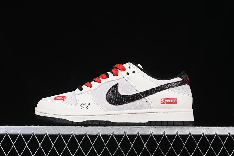 All Categories Nk SB Dunk Series Nk SB Dunk Low High-end Customized Low-top Shoes Nk SB Dunk Low Year of the Snake Series-Black Snake Skin Black Hook Anniversary High-end Customized Low-top Casual Shoes DM6868-012